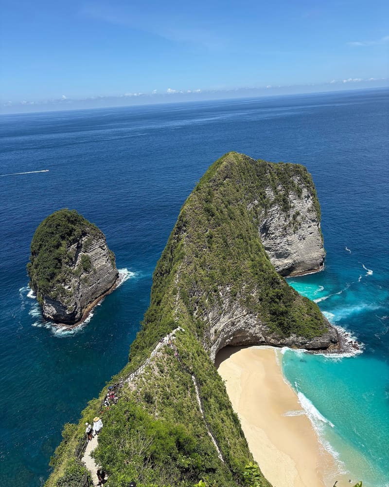 Kelingking headland and turquoise water on Nusa Penida, off Bali